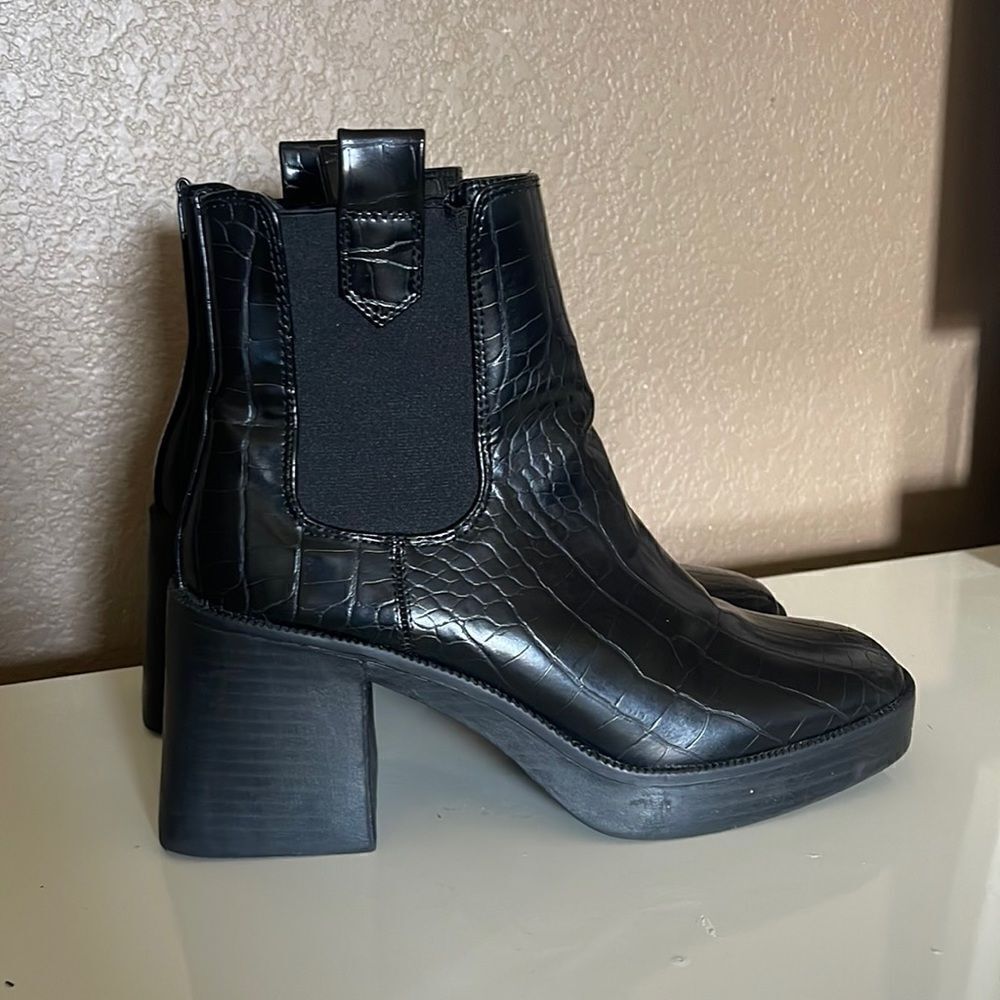 Nasty Gal Chunky Heel Croc Embossed Ankle Boots size 6